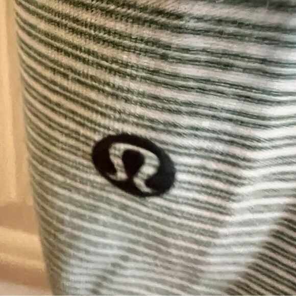 Men’s Lululemon Athletic Metal Vent Tech Green White Subtle Striped Tee Size Lg - Picture 7 of 8